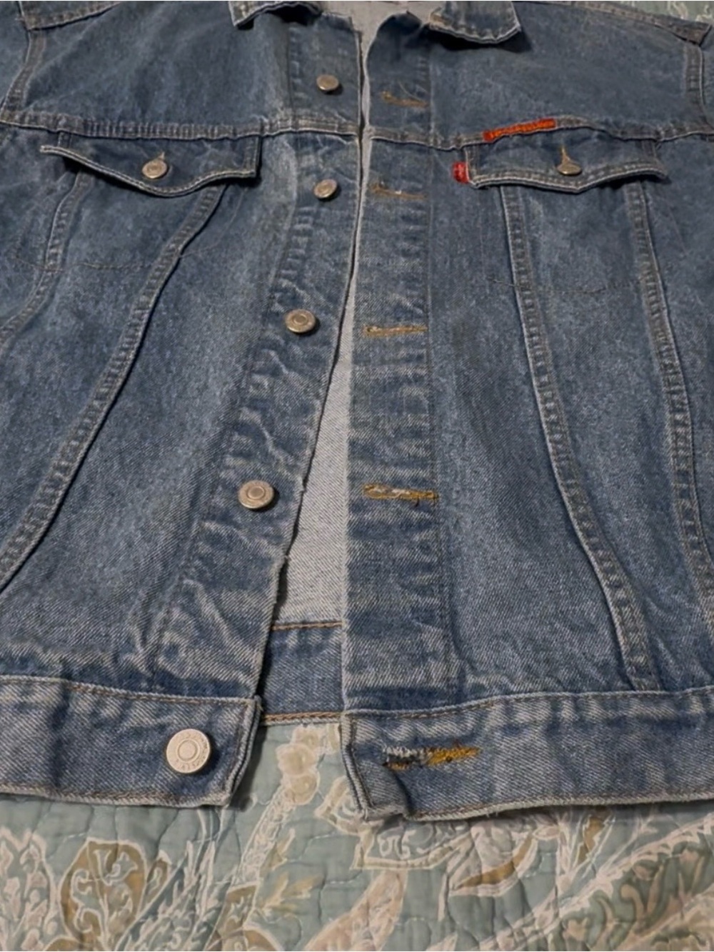 Vintage Levi’s red label denim jacket, sz lrg, used. - Picture 4 of 10